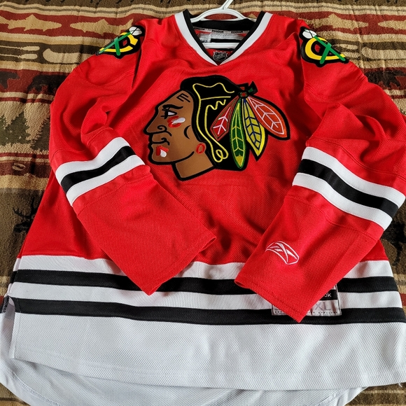 Chicago Black hawks jersey and Stanley cup hat. - Picture 10 of 14
